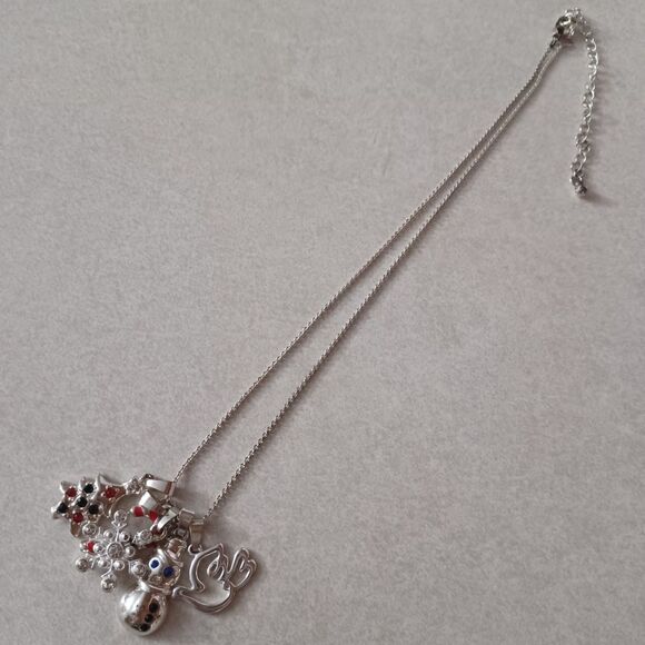 Festive AVON Christmas Charm Necklace, 18" - Picture 4 of 5